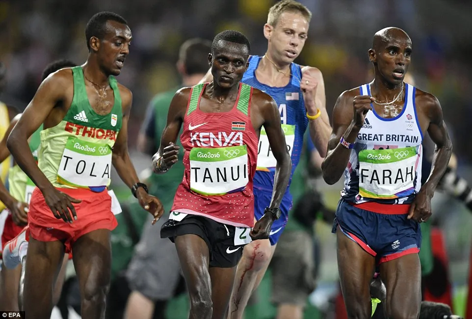Vấp ngã trên đường chạy, Mo Farah vẫn giành HCV ảnh 3 Vấp ngã trên đường chạy, Mo Farah vẫn giành HCV ảnh 3
